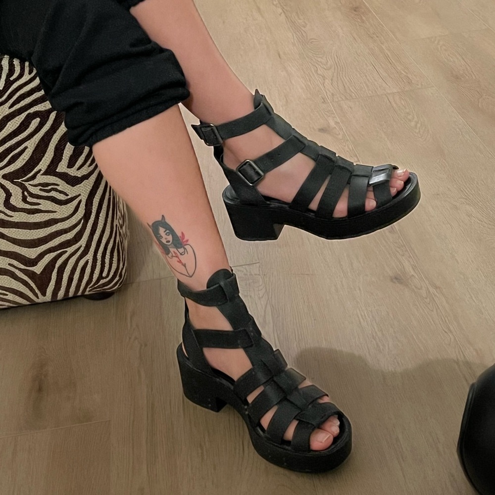 Steven Madden Black Edgy Platform